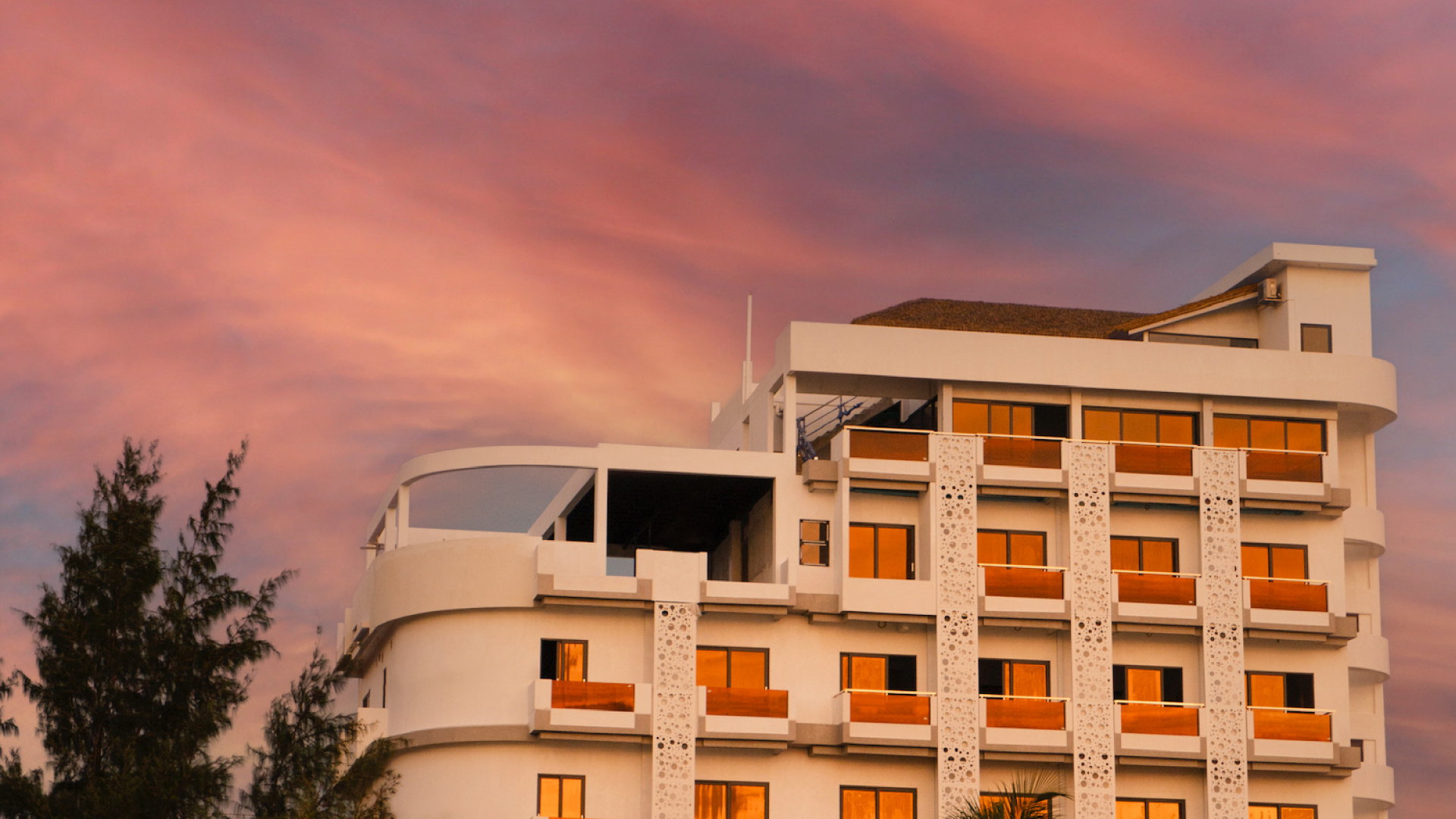 arrival beach hotel building